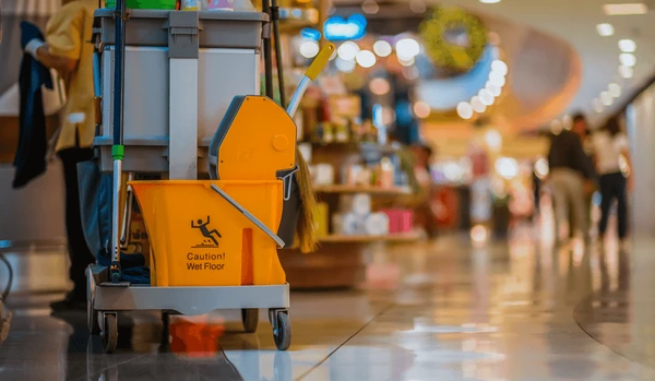 shopping-mall-cleaning-equipment-600nw-591819512